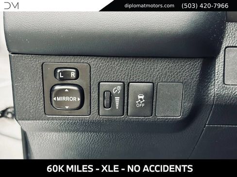 Used 2014 Toyota RAV4 XLE FWD image 30