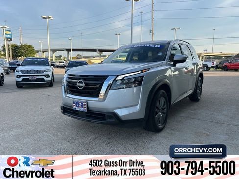 Used 2025 Nissan Pathfinder SV FWD image 1