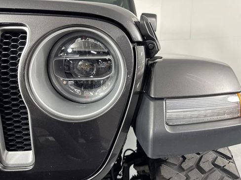 Used 2020 Jeep Wrangler Unlimited Sahara AWD/4WD image 28