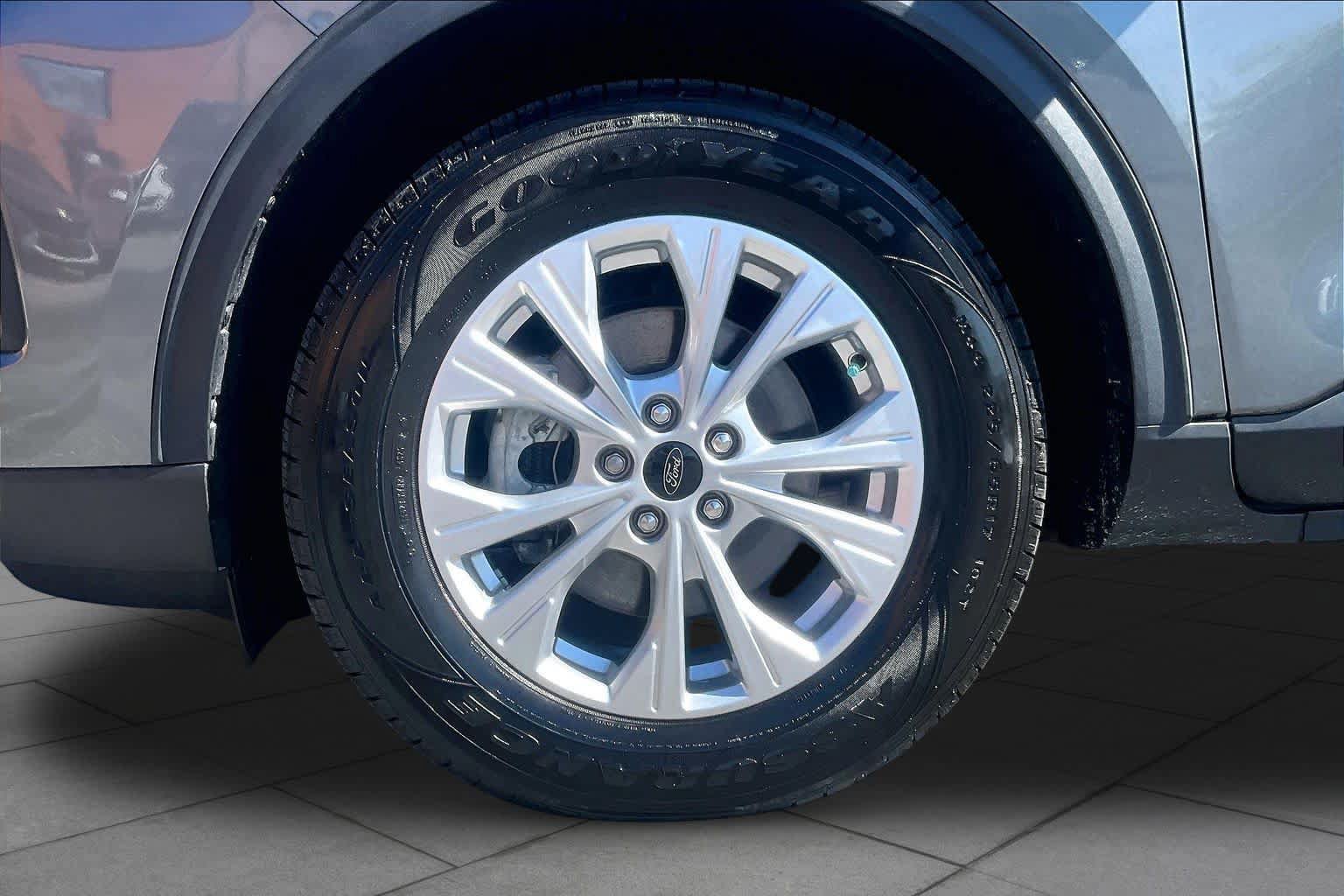 Used 2025 Ford Escape Active AWD/4WD image 11