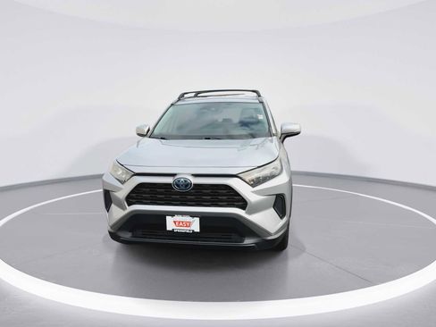 Used 2019 Toyota RAV4 LE w/ Carpet Mat Package AWD/4WD image 3