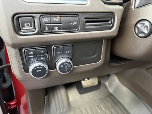 Used 2022 GMC Yukon SLT w/ SLT Luxury Package image 25