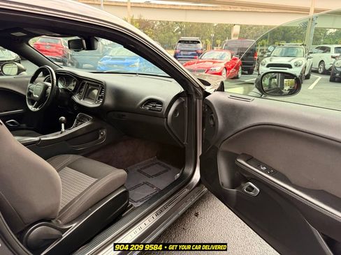 Used 2018 Dodge Challenger R/T w/ Performance Handling Group RWD image 27
