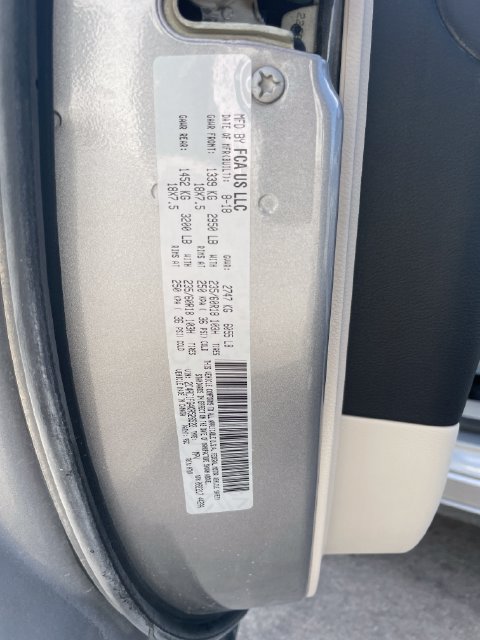 Used 2019 Chrysler Pacifica Touring Plus w/ Tire & Wheel Group FWD image 26