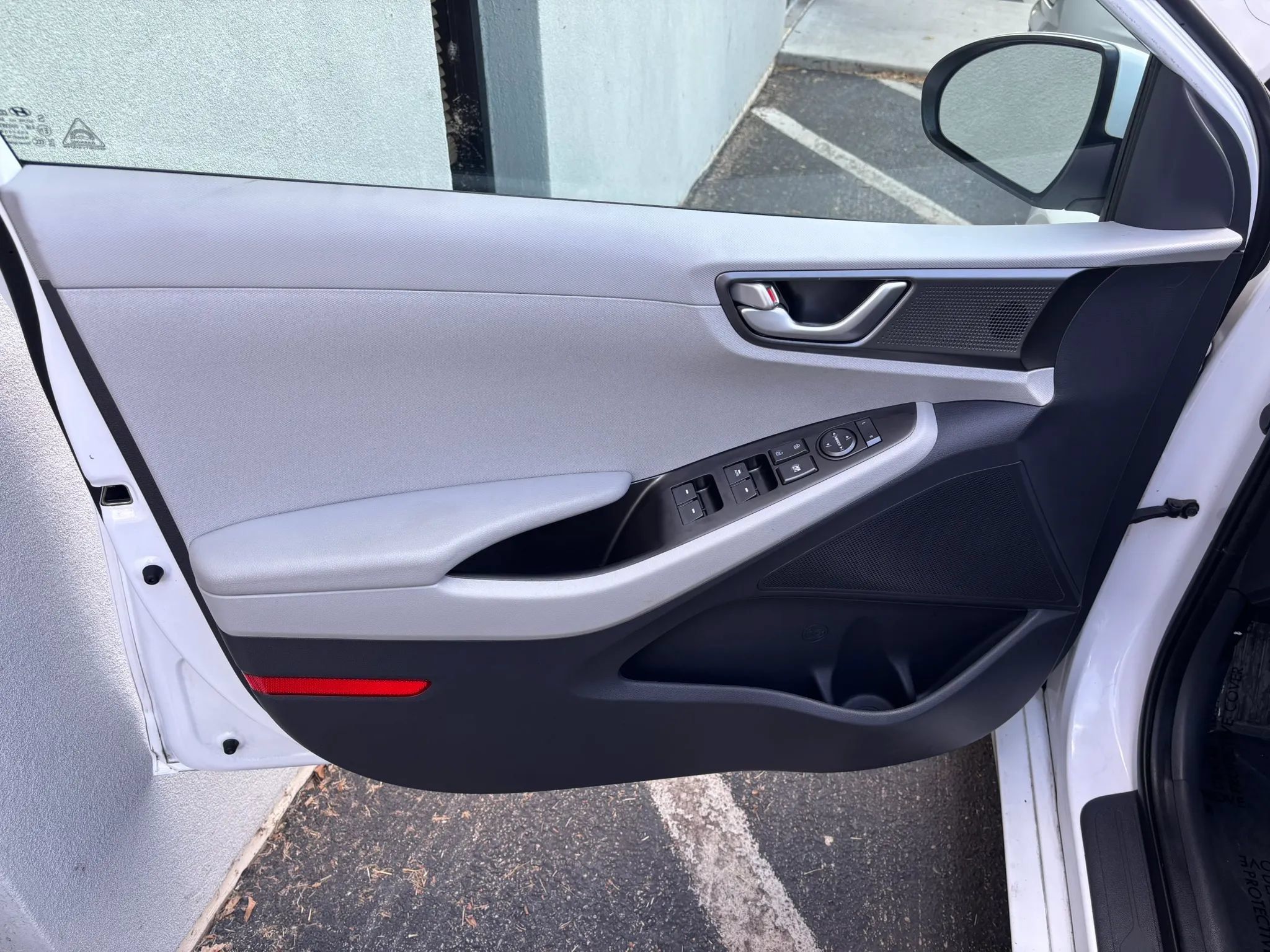 Used 2020 Hyundai Ioniq Blue FWD image 15