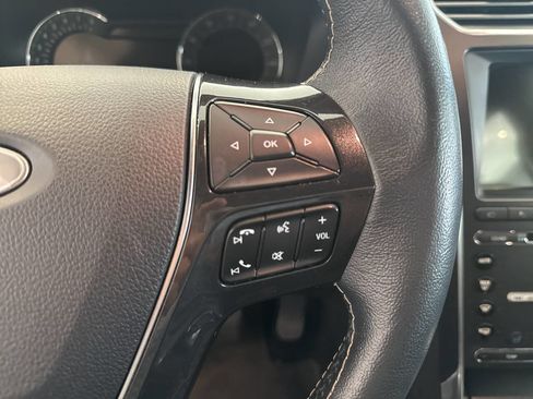 Used 2018 Ford Explorer Platinum AWD/4WD image 26