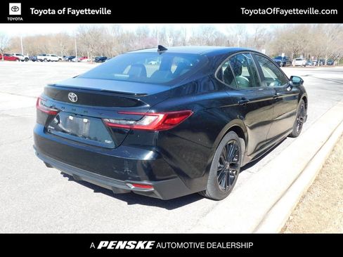 Used 2025 Toyota Camry SE image 4