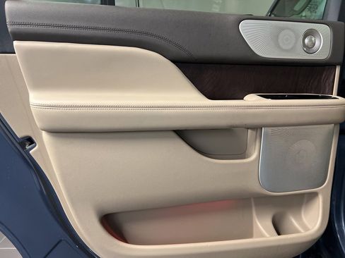 Certified 2022 Lincoln Navigator L Reserve image 32