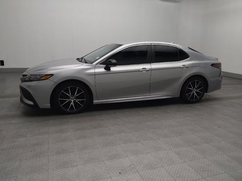 Used 2021 Toyota Camry SE FWD image 2