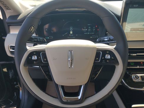 New 2026 Lincoln Corsair Premiere image 16