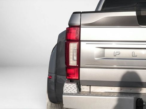 Used 2022 Ford F350 Platinum w/ FX4 Off-Road Package image 53