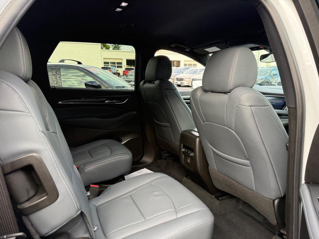Used 2024 Buick Enclave Essence AWD/4WD image 11