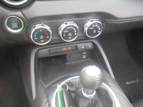 Used 2024 MAZDA MX-5 Miata Grand Touring w/ Appearance Package image 19