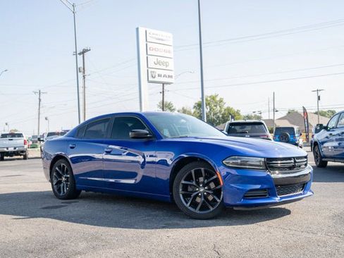 Used 2021 Dodge Charger SXT w/ Blacktop Package image 7