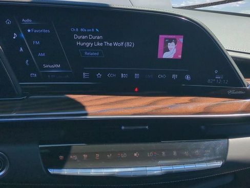 Certified 2022 Cadillac Escalade ESV Sport Platinum w/ Heavy-Duty Trailer Package AWD/4WD image 14