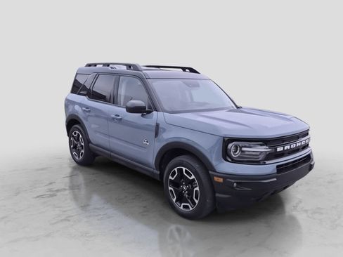 Used 2023 Ford Bronco Sport Outer Banks AWD/4WD image 2