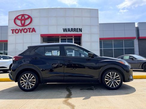 Used 2021 Nissan Kicks SV FWD image 3