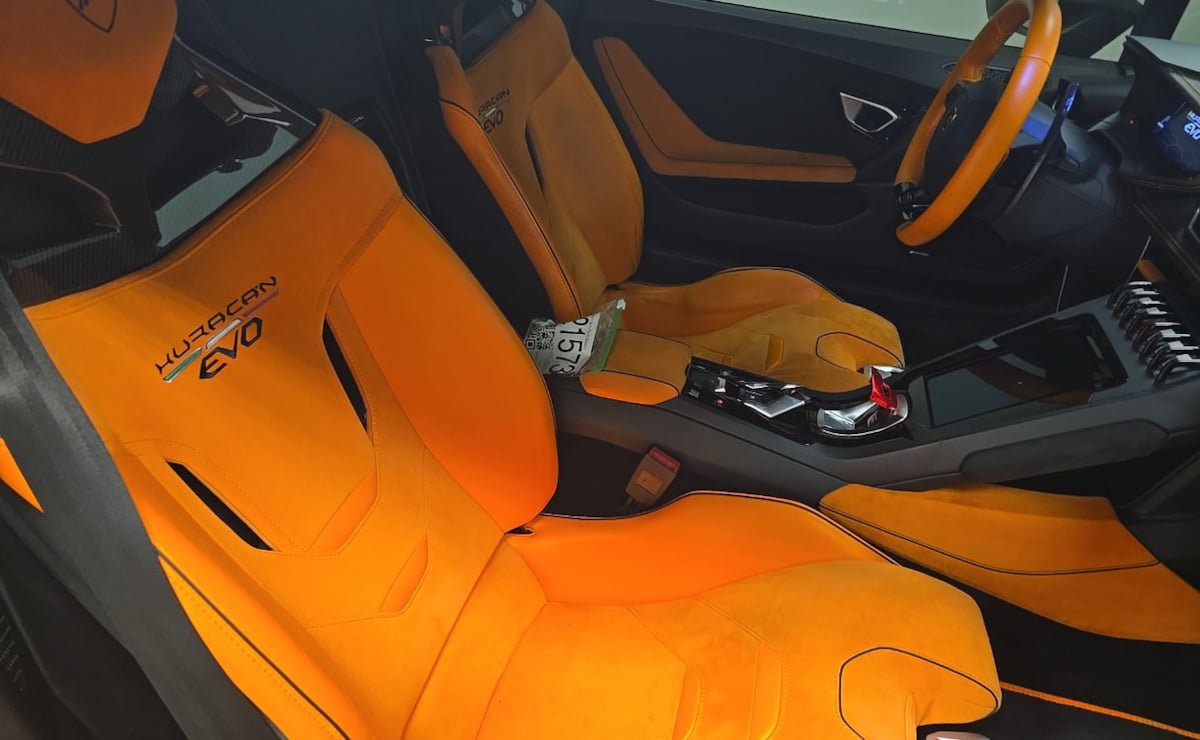 Used 2022 Lamborghini Huracan EVO RWD image 9