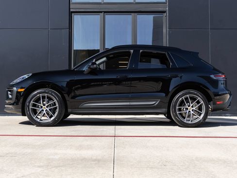 Certified 2026 Porsche Macan AWD/4WD image 2