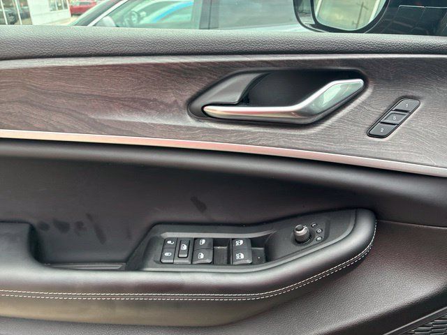 Used 2025 Jeep Grand Cherokee L Limited w/ Luxury Tech Group II RWD image 21