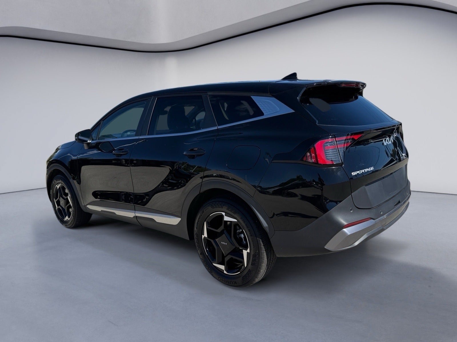 Used 2026 Kia Sportage EX FWD image 3