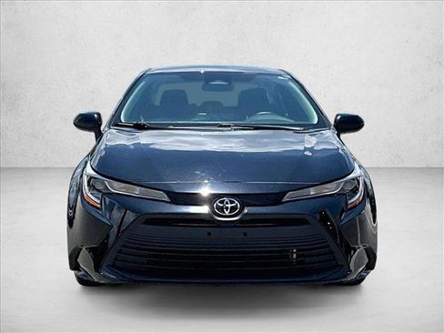 Used 2023 Toyota Corolla LE FWD image 3