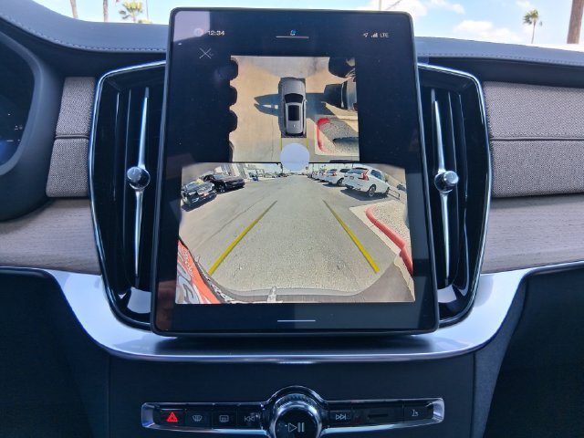New 2026 Volvo XC90 T8 Plus w/ Protection Package Premier AWD/4WD image 8