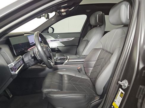 Used 2023 BMW 760i xDrive w/ Executive Package AWD/4WD image 3