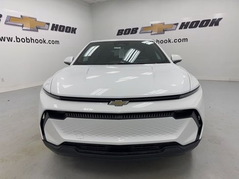 New 2026 Chevrolet Equinox EV LT image 2