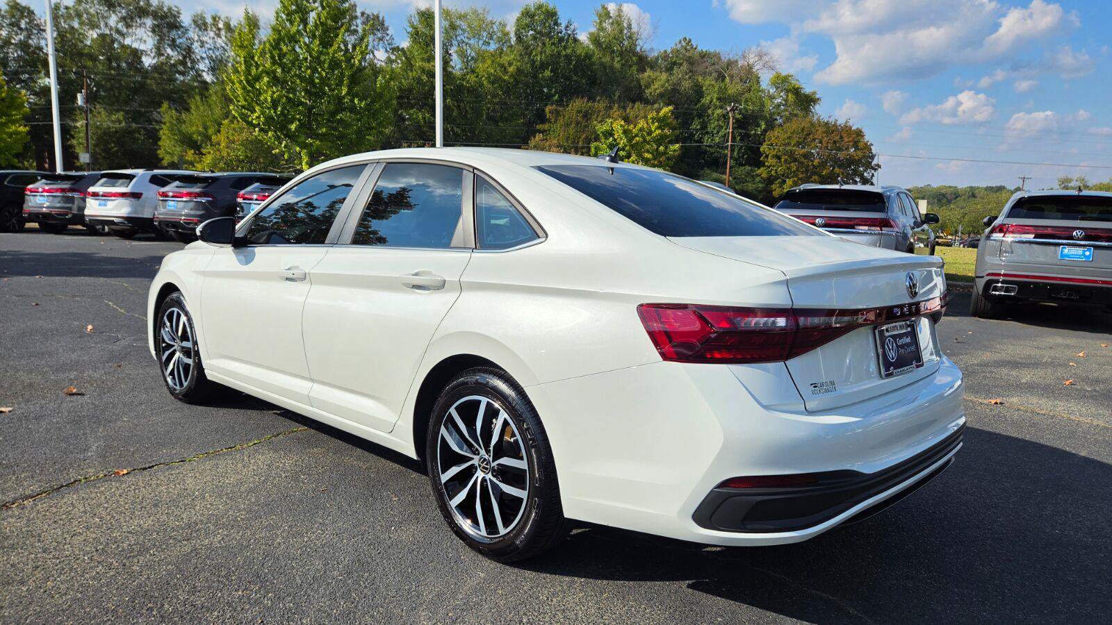 Certified 2026 Volkswagen Jetta SE FWD image 3