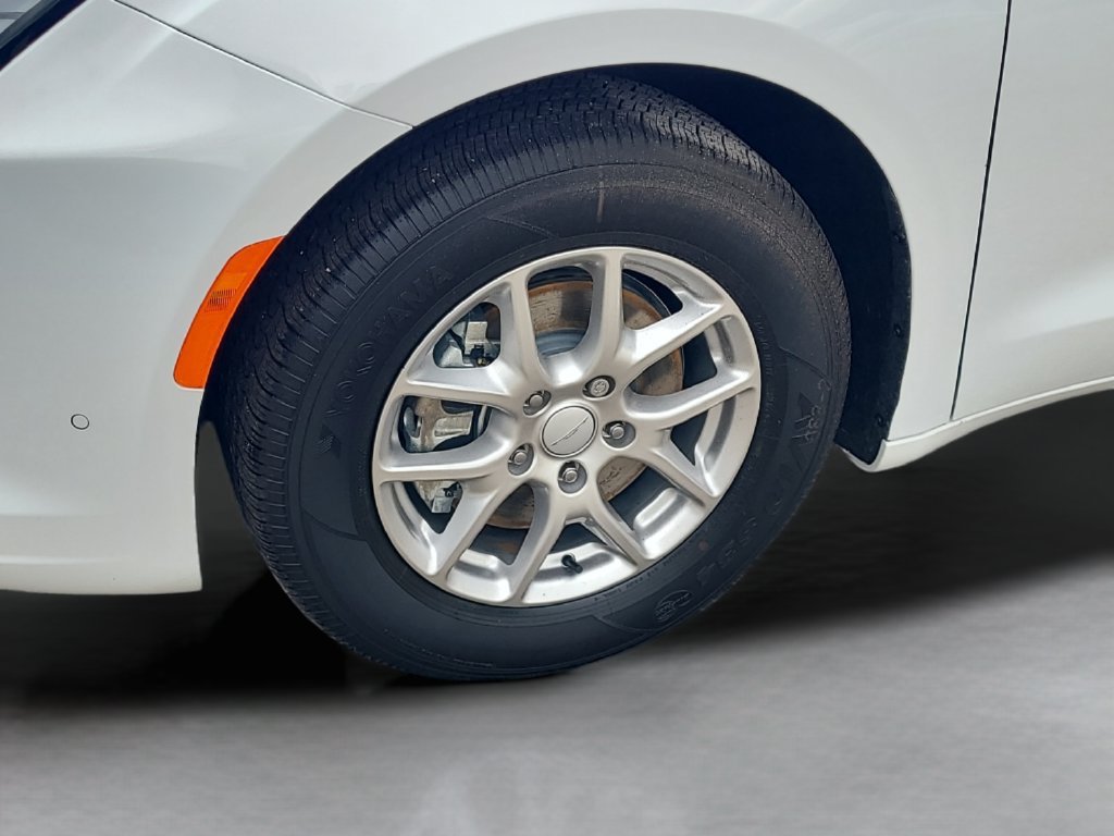 New 2027 Chrysler Pacifica Select FWD image 25