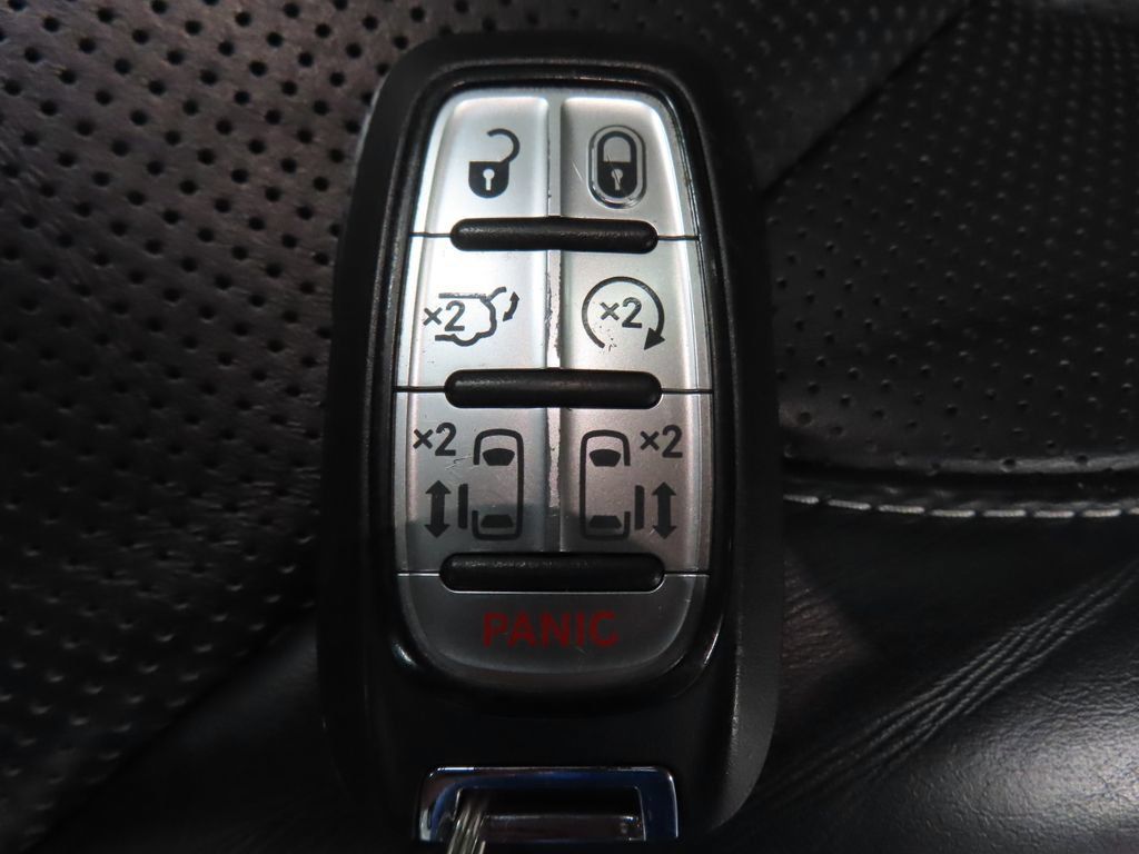 Used 2024 Chrysler Pacifica Limited FWD image 60