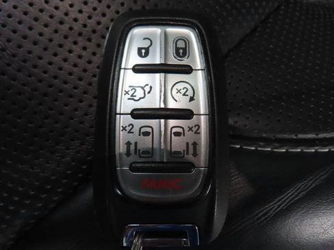 Used 2024 Chrysler Pacifica Limited FWD image 60