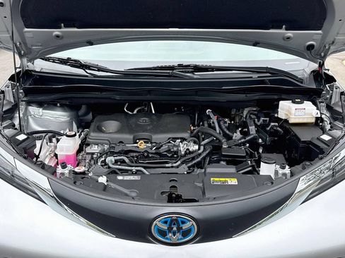 Used 2024 Toyota Sienna XLE FWD image 36