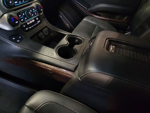 Used 2017 GMC Yukon SLT w/ Premium Edition RWD image 26