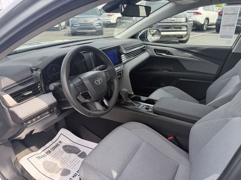 Used 2025 Toyota Camry LE w/ Convenience Package image 13