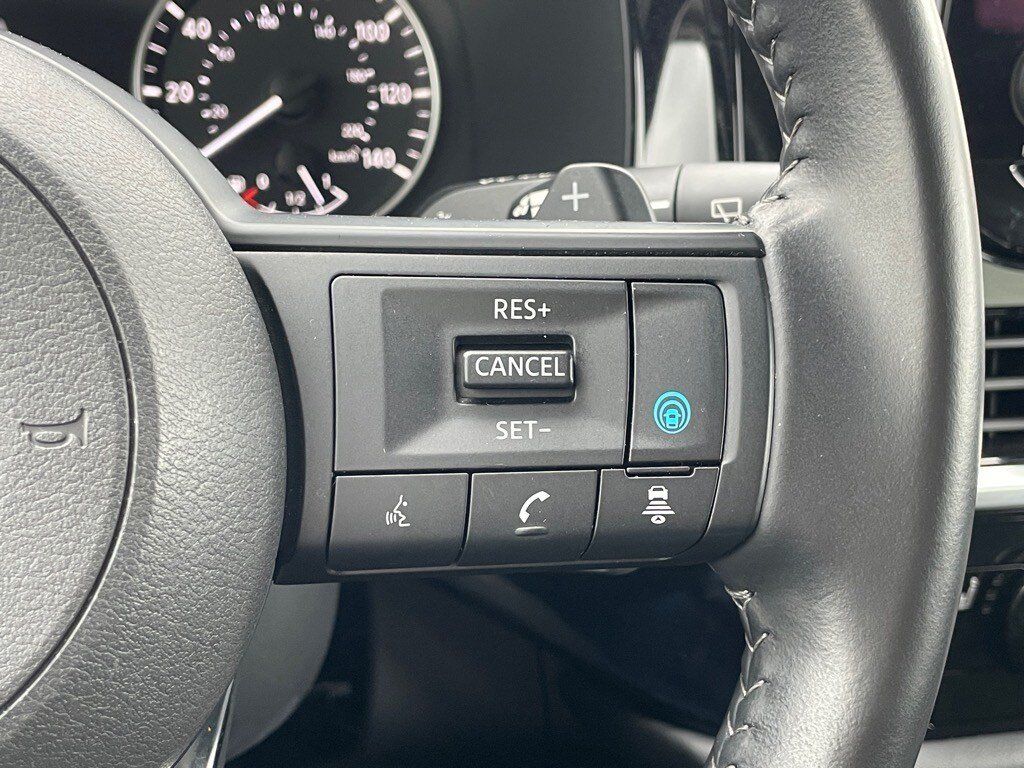 Used 2025 Nissan Pathfinder SV AWD/4WD image 16