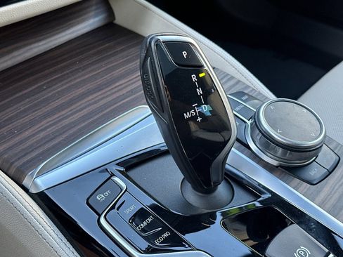 Used 2019 BMW 530e image 21