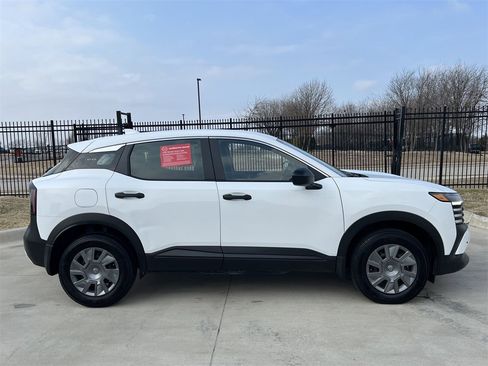 Certified 2025 Nissan Kicks S image 3