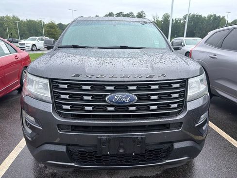 Used 2017 Ford Explorer XLT w/ Equipment Group 202A FWD image 22