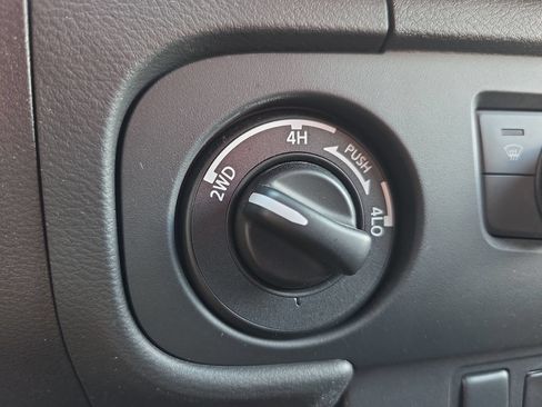 Used 2025 Nissan Frontier PRO-4X AWD/4WD image 25