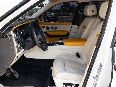 Certified 2022 Rolls-Royce Cullinan Black Badge w/ Dark Exterior Package AWD/4WD image 28