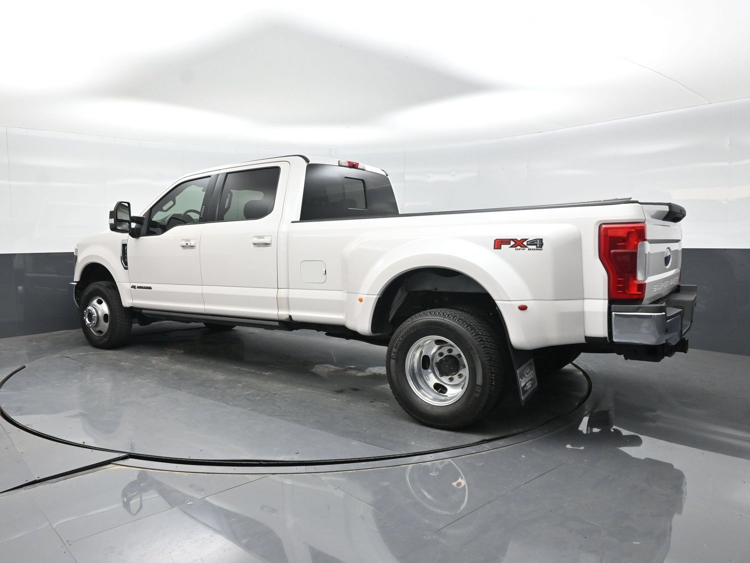 Used 2019 Ford F350 Lariat w/ Lariat Ultimate Package AWD/4WD image 4