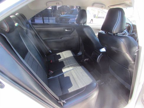 Used 2015 Toyota Camry SE FWD image 27