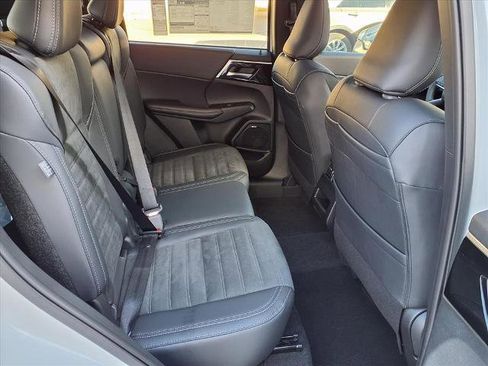 New 2025 Mitsubishi Outlander AWD image 12