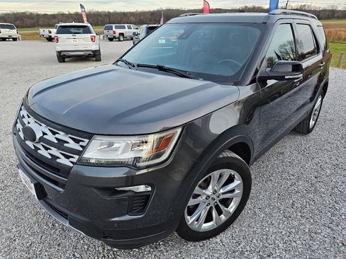 Used 2018 Ford Explorer XLT w/ Equipment Group 202A image 3