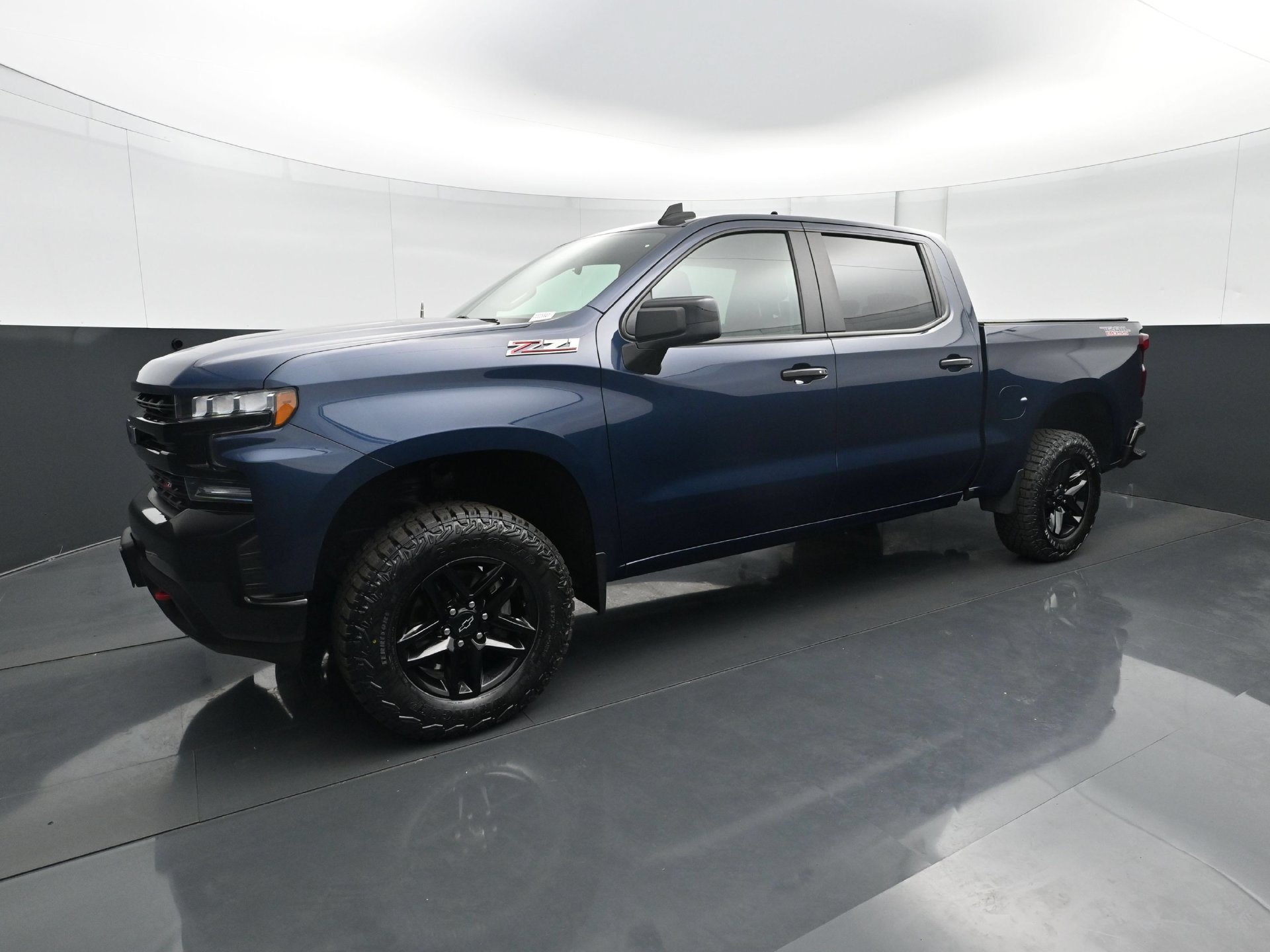 Used 2021 Chevrolet Silverado 1500 LT Trail Boss w/ Bed Protection Package AWD/4WD image 2