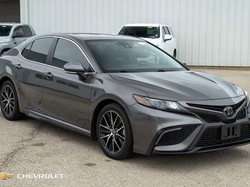 Used 2023 Toyota Camry SE w/ Convenience Package image 3