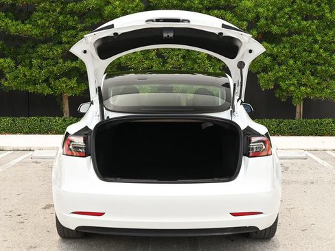 Used 2023 Tesla Model 3 Standard Range RWD image 9