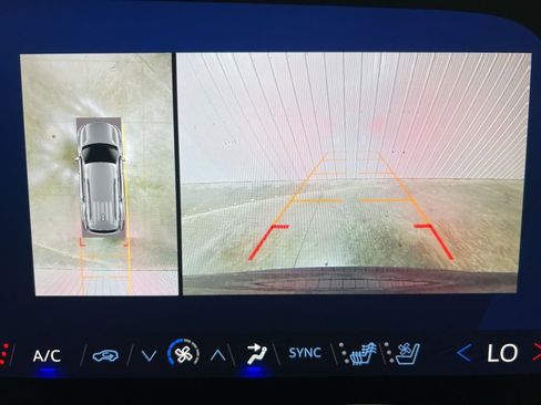 Certified 2024 Chevrolet Traverse RS w/ LPO, Floor Liner Package image 19